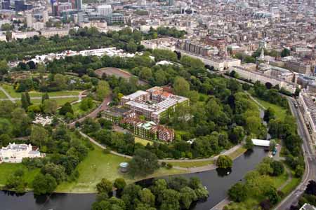 поступление в Regents University London